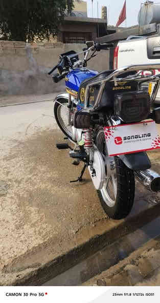 يالله سلام عليكم دراجه سونك 4كير ماشيه 100 كيلو يعني زيرو موديل 2025  اوراق سكنر وضع شركه برقي ما مفتوح صار شهرين من خذتها 
مكان معامل حي نصر 
سعر ب 800بيها مجال ل شراي دراجه جديده كارتون معايزه ايشي  رقم *********** مكلف بنشر
