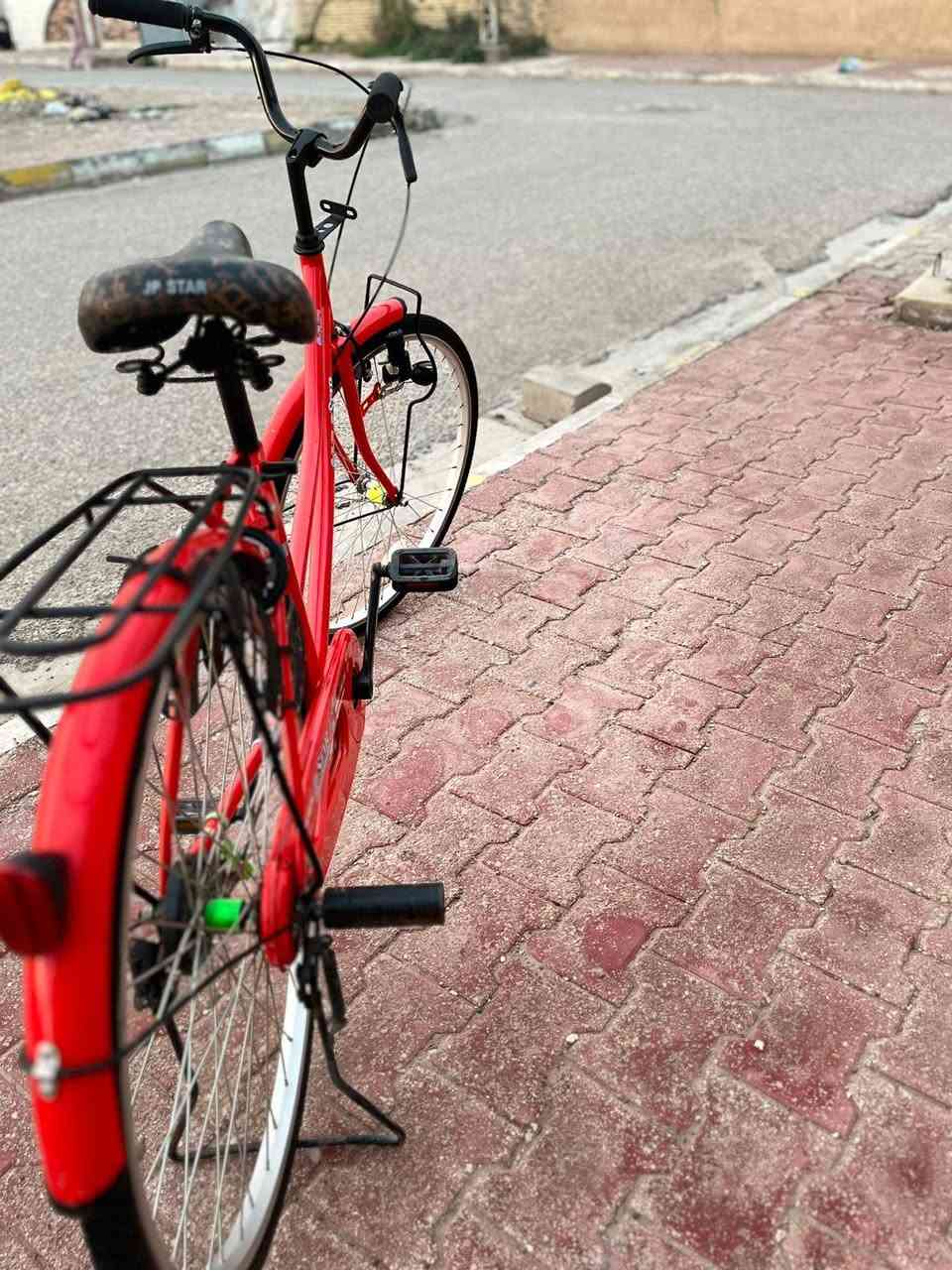 بسمـ الله الرحمٰن الرحيم 
السلام عليكم 
بايسكل برتقالي على احمر لون مميز موديل (24) بيه خدوش بسيطه (من الحاويه) استعمال اربعه اشهر نظافه (٩٥٪؜) شركته (JP STAR) سعر 125وبيه مجال 
المكان (واسط_كوت_حي الخليج)
للاستفسار <***********> فقط واتساب هذا الرقم
