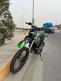 قفاز xموتل دراجه صارله سبوعين من نازله من المعرض دراجه نضيفه دراجه جدي...