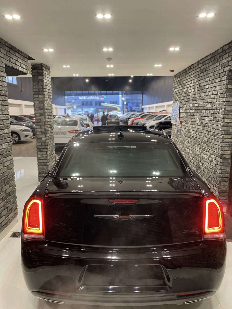 كرايسلر 300-S
2023
مواصفات فول فول 
ضمان دولي مواصفات كندي 🇨🇦 
كلين بدون صبغ ادخال كاتي دهوك بدون لوحات
رادار جانبى وامامى پرده خلفى كشن تبريد تدفئه
موجود فى سليمانيه منطقه الصناعيه الاولى
***********
***********
