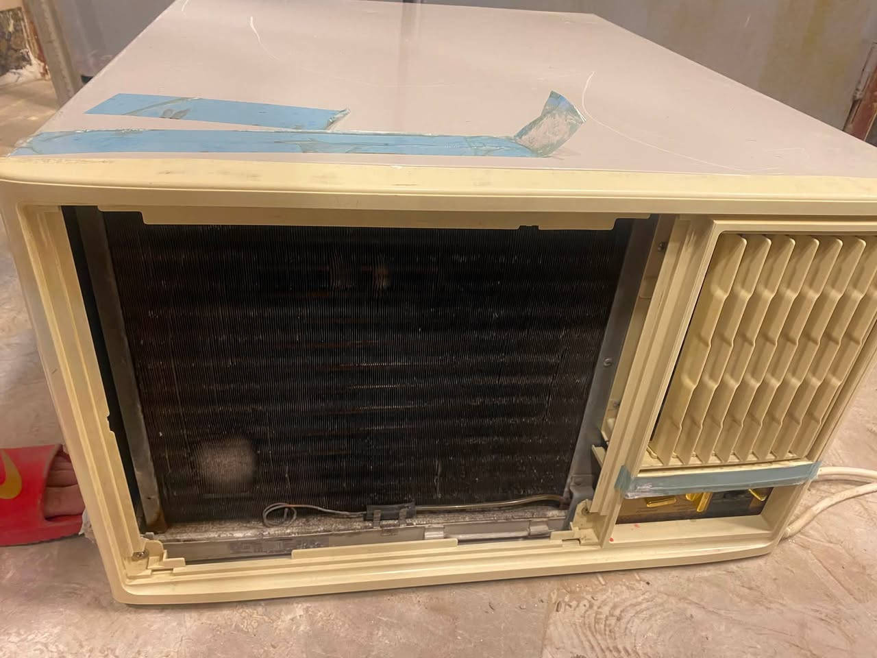 مكيف جنرال   مستعمل نظيف جداً السعر 550الف المكان بغداد حي البنوك رقم الهاتف ***********
