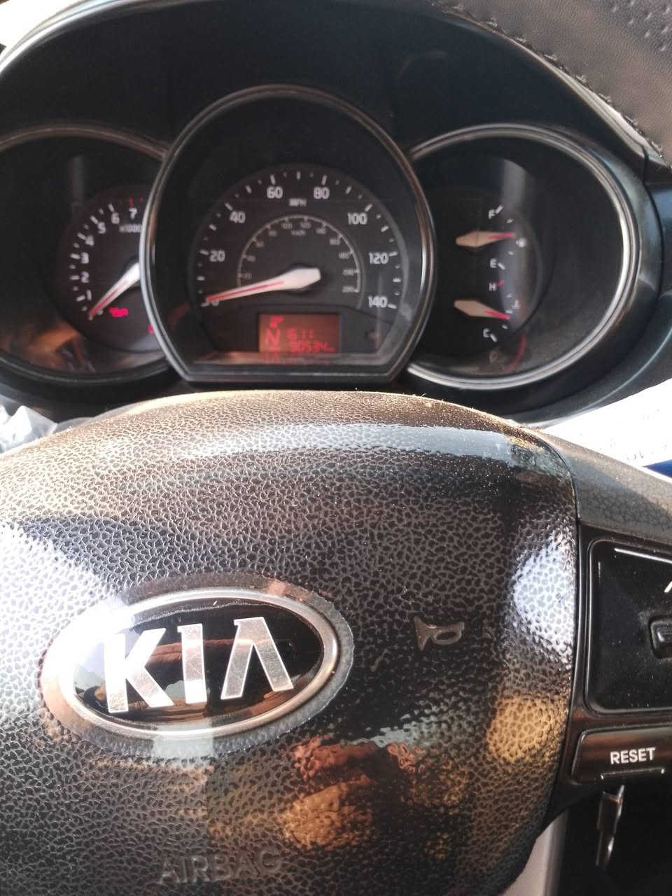 سلام عليكم البيع كيه ريو امريكي موديل 2014 السياره اليبل واحد بسمي تحويل مباشر تخم تاير جديد دوشمه عام أرضيه مصفره هيئه وغرامات الاستفسار ***********
