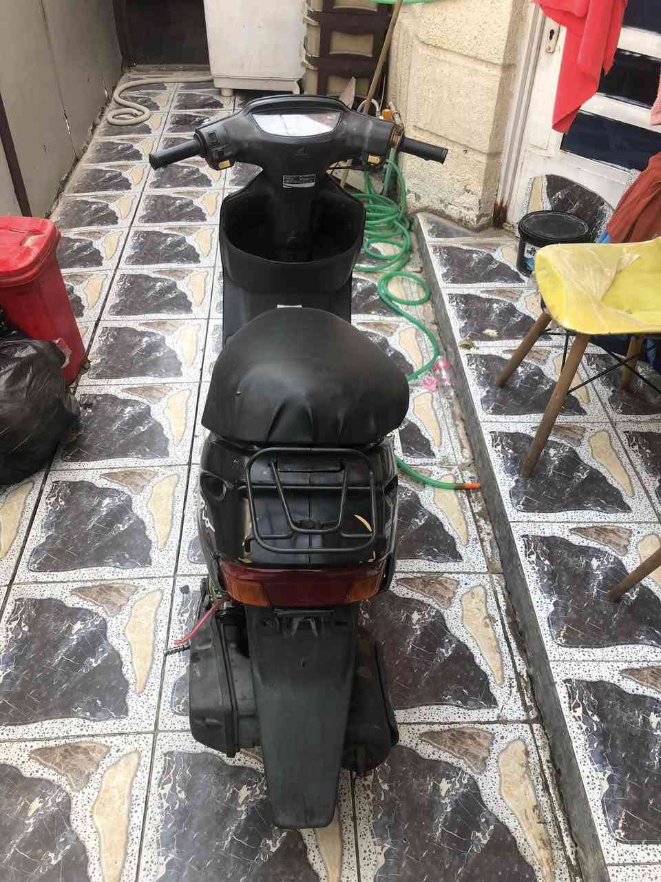 السلام عليكم دراجه هوندا ياباني سرعه ٦٠ للبيع الدراجه نضيفه حيل شلعه ومعدل فول مكينه ابلادممفتوحه نقصه باتري نكره هندر السعر ١٨٠ قفل الرقم *********** المكان حي الجهاد
