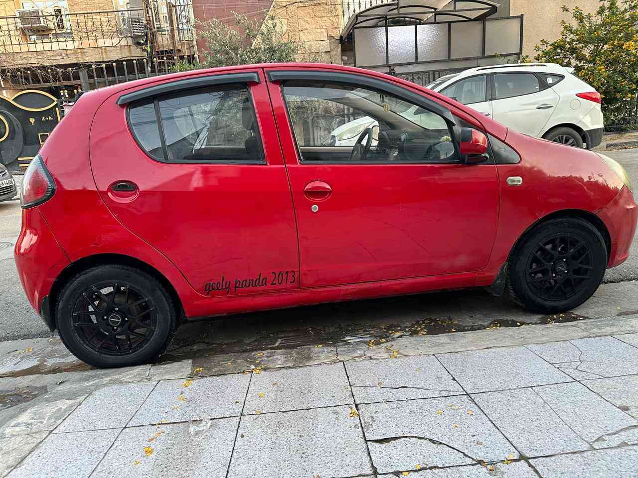 جيلي باندا موديل 2013 رقم بغداد ماشية 76 ألف بيه كم قطعه صبغ 
السعر 4500$ وبيه مجال 
الاتصال ***********
