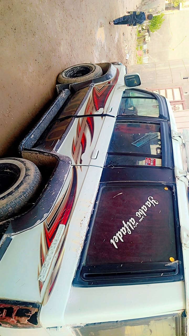 سياره زوزه موديل 1988 السعر 35 محرك اربعه ونجي كير عادي تيارات نظيفاه تبريد شغال سنوه نافذه باتري جديد سياره مدشمه جديده بابل متحتيه ***********
