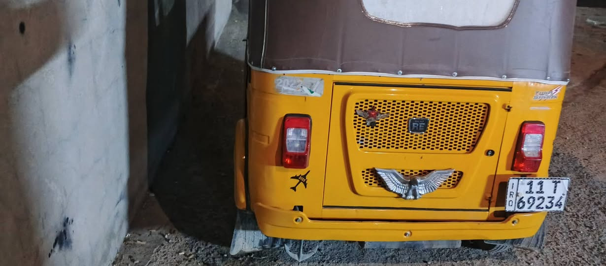 سلام وعليكم تكتك موديل 22رقم وسنويه بغداد مكلف بلنشر رقم صاحبه***********
