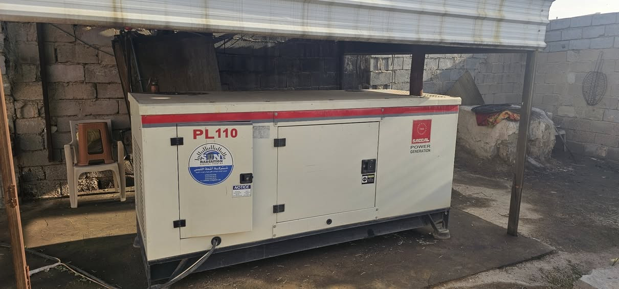 السلام عليكم
مولدة بيركنز 100kv للبيع جديدة
مشتغلة 4200 ساعة بدون حمل شغاله كلشي ما ناقصها
للأستفسار الاتصال على الرقم
***********
