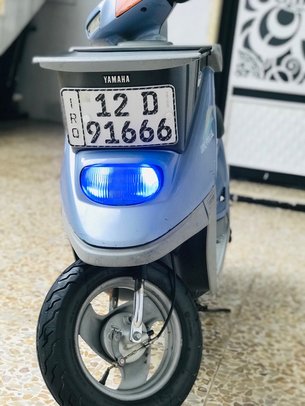 أعرض موتوسيكل ياماها للبيع، بحالة جيدة جدًا وجاهز للاستعمال الفوري. لون أزرق جذاب ومزود بإضاءات جيدة. مناسب لمشاوير المدينة.
