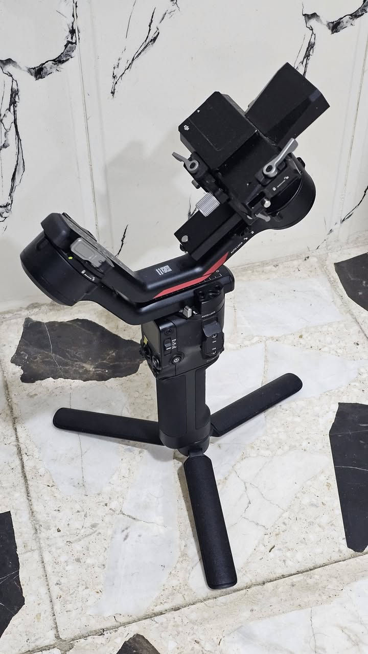 للبيع مشتريهم قبل 5 اشهر كلهم جدد وكارتون كل قطعه عندي الي بالصوره + اضائات ( اضائه مستمره + اضائه شمعه90cm godox+ اصائه بيبي لايت + خلفيه ورق ابيض طولها 3 متر وعرضها 4 متر)


**إذا كنت صاحب هذا الإعلان وتريد حذفه لأي سبب، رجاءا أرسل رسالة إلى الدعم الفني**