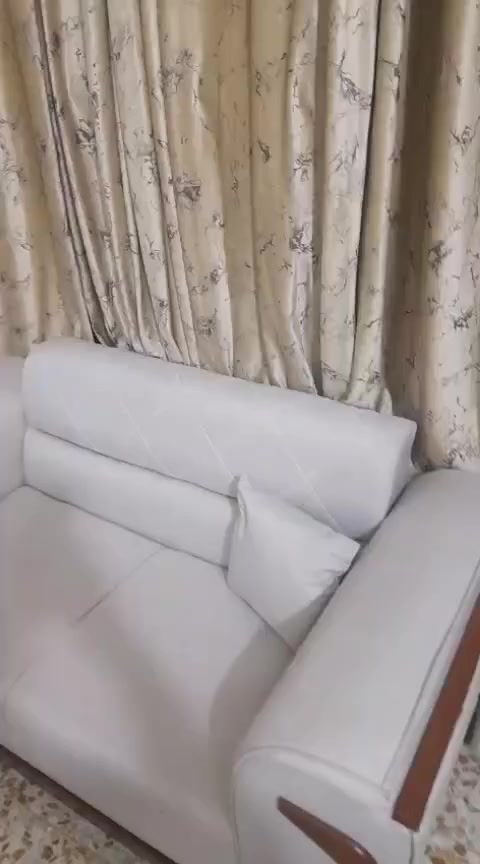 السلام عليكم تخم للبيع جديد فول عشر مقاعد مع الطبلات السعر 425بي مجال قليل ***********
