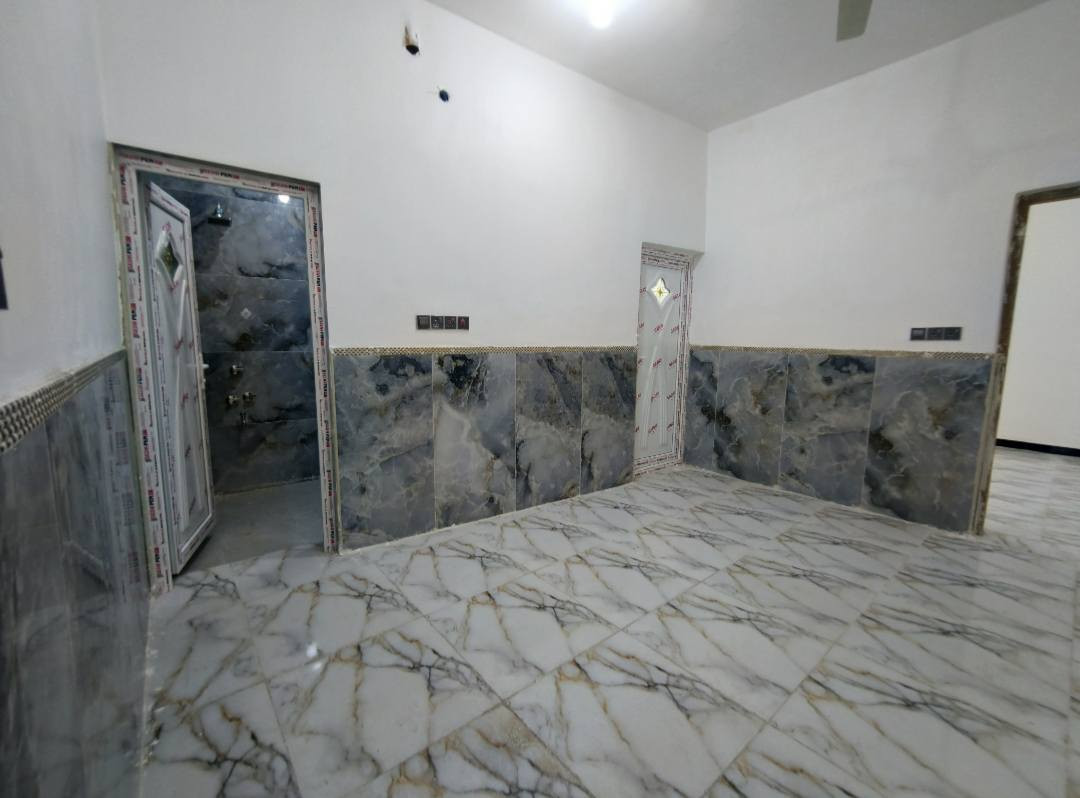 احصل على بيت أحلامك اليوم 🏠
بيت مميز في حي السبل
مساحة 200 م²
جاهز للتسليم – تستلم المفتاح فورًا 🔑
🔹 بناء درجة أولى – صب كونكريت
🔹 ديوانية بطول 9 أمتار (مثالية للضيوف)
🔹 مطبخ على الطراز الحديث
🔹 مساحة أمامية لوقوف السيارة
🔹 ماء وكهرباء مقابيل البيت
🔹 مولد قريب – راحة دائمة
بيت متكامل للسكن العائلي
راحة، موقع، وجودة بناء… بفرصة ما تتعوّض
📩 للاستفسار راسل الصفحة
📱 واتساب: ***********
البيت جاهز… والقرار بيدك
