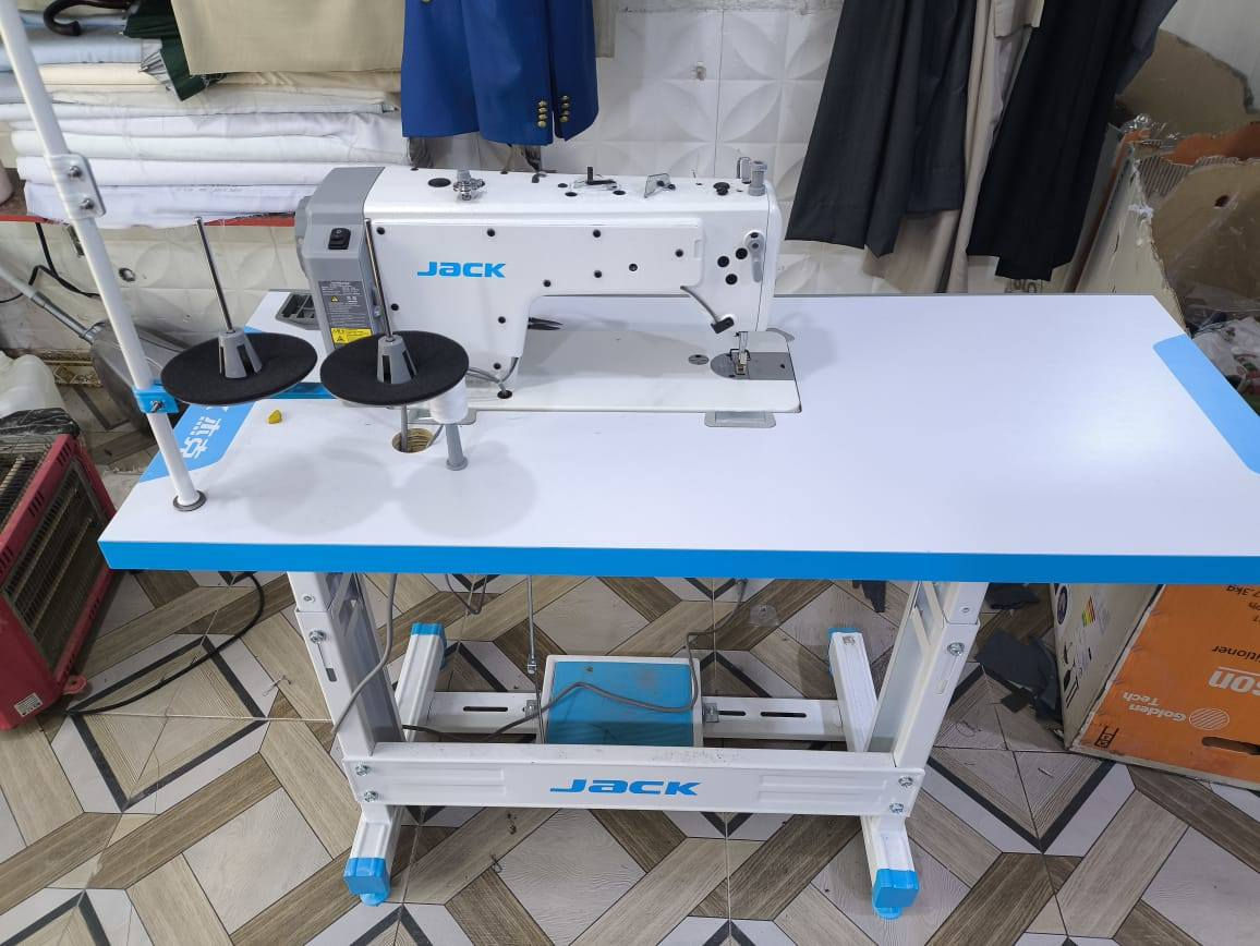 مكينة جاك موديل A2C
إستخدام بسيط جداً تقريباً اسبوع، مكينة نظيفة جداً وممتازةجبتها حته اتعلم بس ما اعرف اخيط.
من مواصفاتها بيها قطع خيط وشاشة للتحكم بالاعدادات
اشتريتها ٤١٠
رايدها ب٤٠٠ وبيها مجال للشراي
العنوان الناصرية سوق الشيوخ. 
هذا رقمي، موجود واتساب
***********
