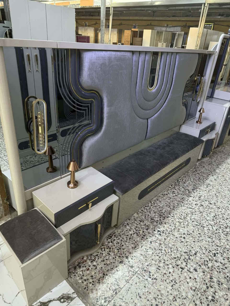 ✨ غرفة تركي مودرن الأصلي 9قطع 
نظام ابواب 
سرير مخزن عملي 
 قماش وتر بروف أصلي
✨ نظافة 95/💯
 شد ونقل مجاني داخل بغداد
توصيل للمحافظات بأسعار رمزية


**إذا كنت صاحب هذا الإعلان وتريد حذفه لأي سبب، رجاءا أرسل رسالة إلى الدعم الفني**