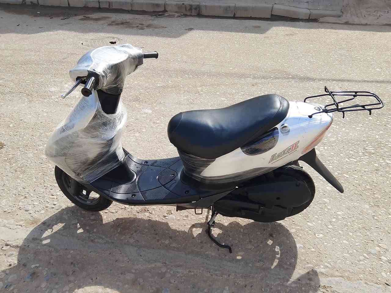 سلام عليكم دراجه ساسوكي البيع دراجه مامفتوحه،كلهة شغاله سلف هندر لايت كله شغال اوراق بسمي ناعمه دراجه مال جني سعر ب،300 وبيهة مجال شراي بخدمته،مكاني حي العسكري هاذ رقم ***********،شراي يخابر ويدلل
