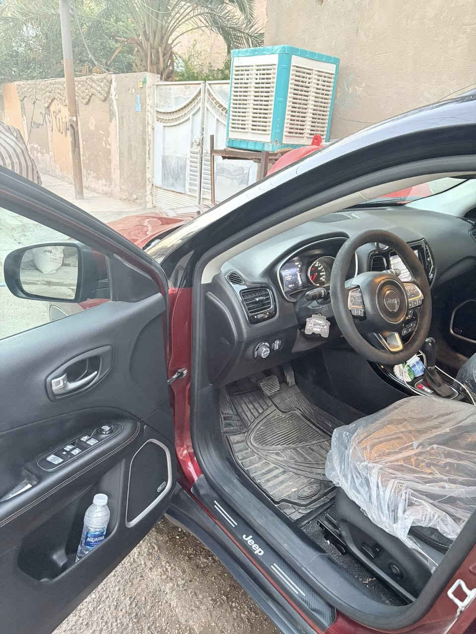 السلام عليكم 
جيب كومباس 2021
فول موصفات 
تحدد المسار 
حساس مطر 
رادار جانبي 
رادار امامي 
توقف ذاتي 
حادث بسيط كلش بدون صبغ بدون تبديل 
فقط بارد بخشم البنيد 
ماشيه 63 الف 
السيارة جدا نضيفه 
سعر 168 بيها مجال بسيط 
مكاني بغداد 
*********** وتساب
