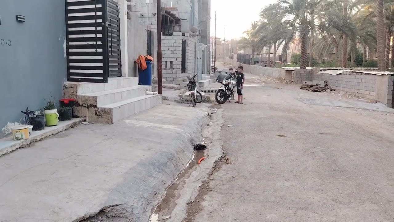 قطعه أرض للبيع الموقع ٧ نيسان خلف نقطه السريه المساحه ١٠٠ متر ٥_٢٠ خدمات ماء كهرباء مجارى عرض الشارع ١٠ متر تبليط للتواصل على الرقم ***********
