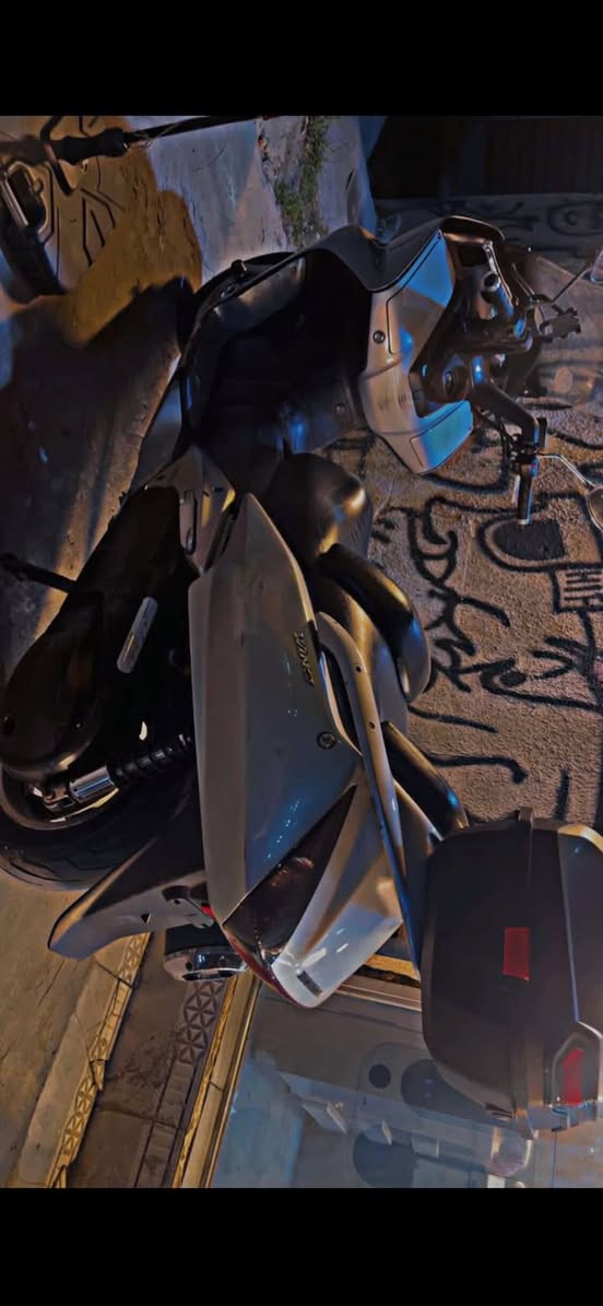 دراجه سلفر  
محرك ٦٠٠ امريكي 
دراجه مكينه ضفيره كفاله. لك نضافه 
بيها نضام ايبي اس ونضام سكيورتي 
السعر ١٨ بيها مجال بسيط 
عنوان بغداد الدوره شارع ٦٠ 
الرقم / ***********
