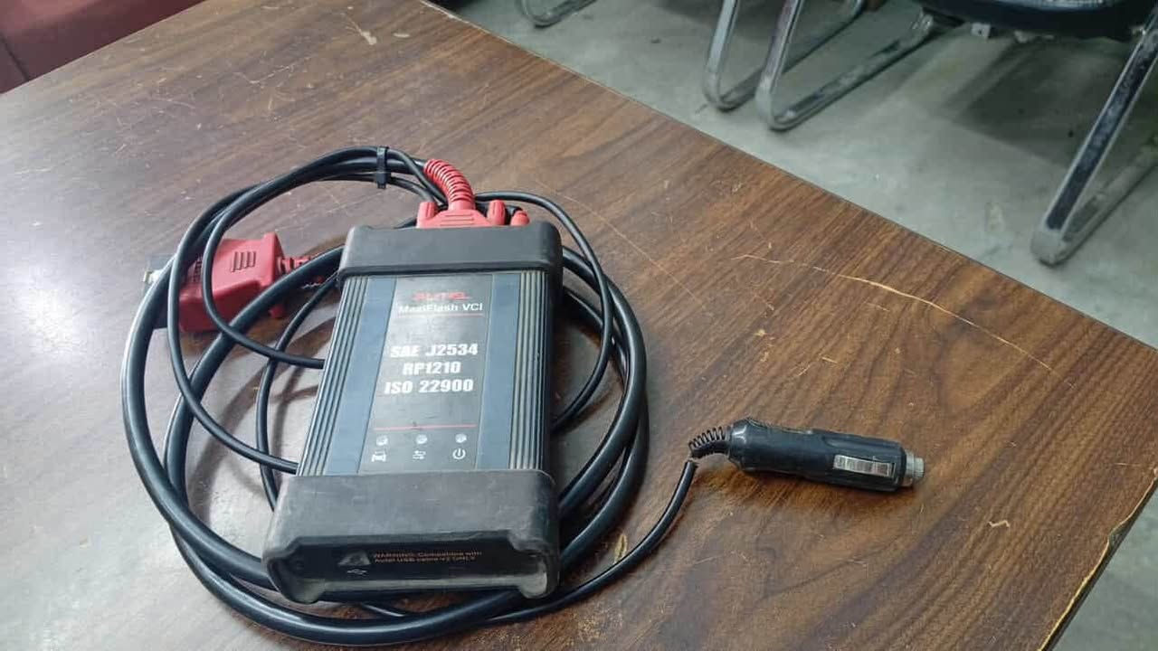 جهاز فحص وبرمجة كمبيوتر السيارات الاحترافي الشهير
Autel MaxiSys MS909
للبيع نضيف التحديث منتهي 
السعر 1880 الف دينار وبي مجال


**إذا كنت صاحب هذا الإعلان وتريد حذفه لأي سبب، رجاءا أرسل رسالة إلى الدعم الفني**