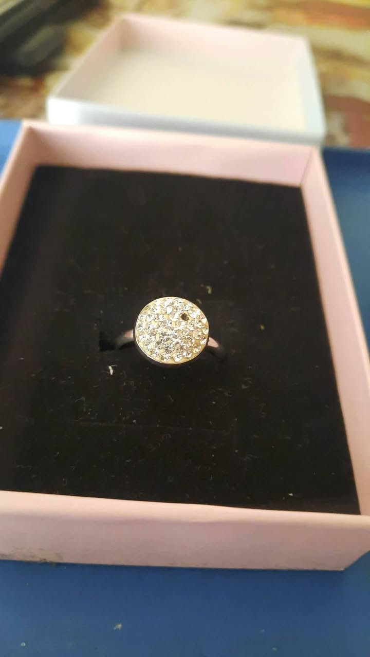 فضة ٩٢٥ قطع  حلوة الاسعار على ١٥ و١٠


**إذا كنت صاحب هذا الإعلان وتريد حذفه لأي سبب، رجاءا أرسل رسالة إلى الدعم الفني**