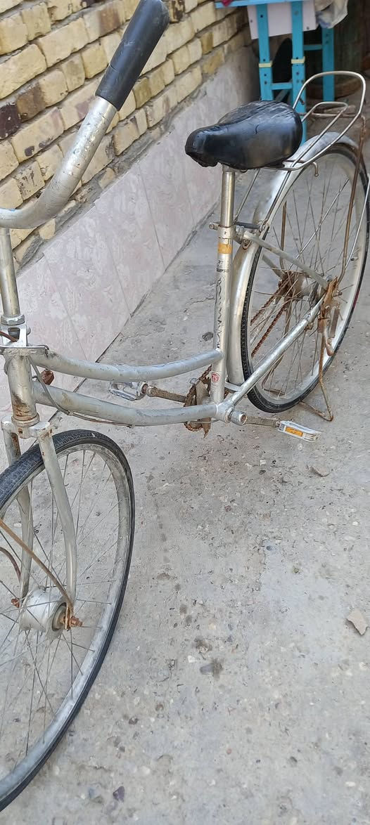 بايسكل ياباني للبيع حجم ٢٧ نقص بيه تاير أمامي السعر ٤٥ وبيه مجال العنوان الطار المزلك ال اجويبر  *********** بيه واتساب الشراي بيه خير ويدلل
