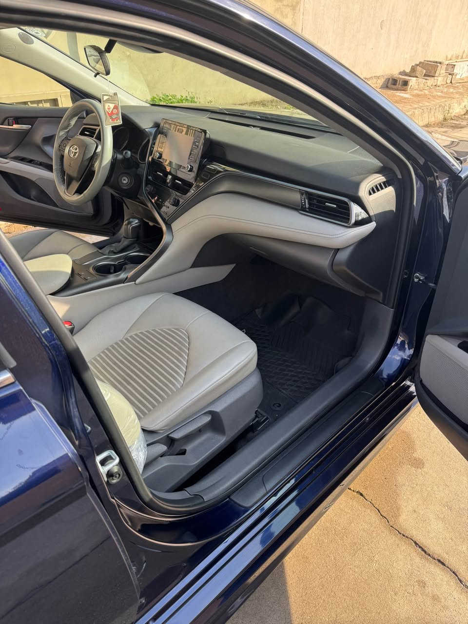 تويوتا كامري 2021  SE لون ازرق حبري ضرر تعديل جامرلغ امامي طرف السائق + باب السائق تعديل فقط بدون صبغ  /. موبايل *********** كركوك, العراق
