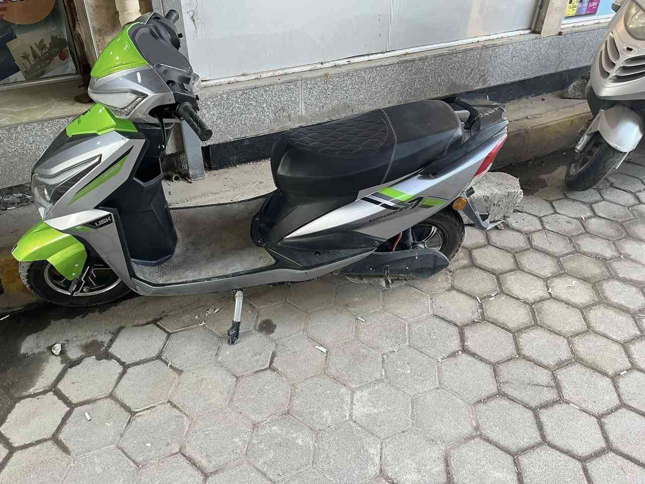 سلام عليكم ورحمة الله وبركاته دراجه شحن نضيفه وجديده للبيع مكان الدراجه الرمادي سعر 550رقمي ***********
