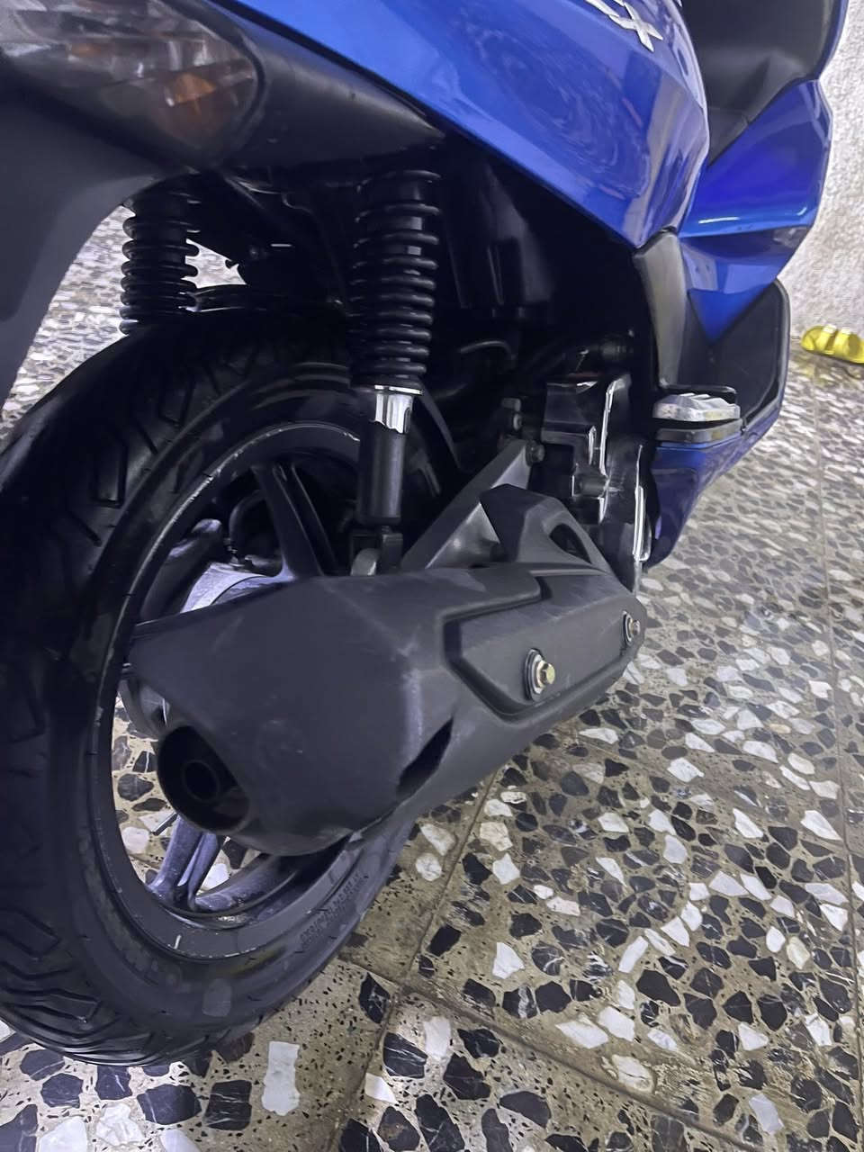 سلام عليكم دراجه pcxالجيل الاول ياباني دراجه مكينه مكفوله لاتبخير لا تنقيص مكينه خير من الله كهربائيات كلهه شغاله لايتات زنون ستاند حساس دراجه نضيفه مثل ما موضح بالصور  وبيه نقوصات بصيطه سعر مليون و200وبيه مجال بسيط حك الجيه رقم ***********رقم متواجد بي واتساب مكاني الامين الثانيه
