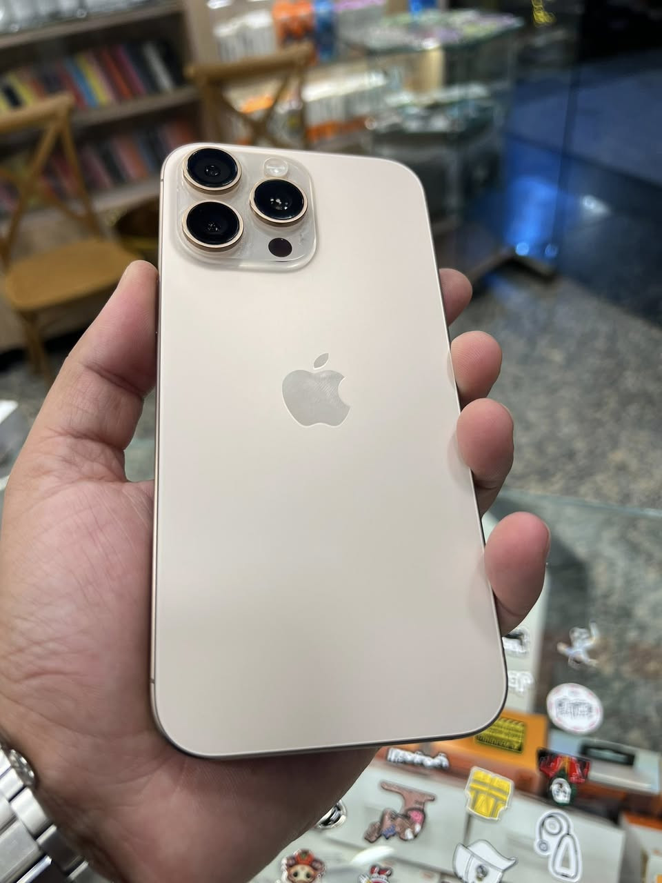 السلام عليكم
ايفون ١٦ بروماكس ضمان abm كفالة عامة من كلشي
بطارية ٩٢ دورات ٣٨٣ 
ملحقات كاملة كيبل ممستخدم
مكاني زيونة
السعر ١٣٢٥ مجال بسيط
***********
