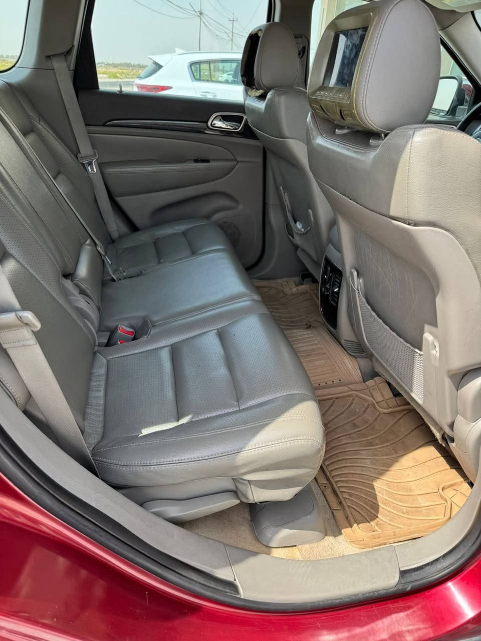 لاريدو خليجي 
2012 
رقم بغداد أنكليزي تحويل 
مباشر 
السياره بيه قطع 
صبغ بدون دواخل 
فتحه وبصمه 
السعر 145 ورقه 
موجوده باليرموك اربع شوارع 
الاتصال ***********
وتساب ***********
