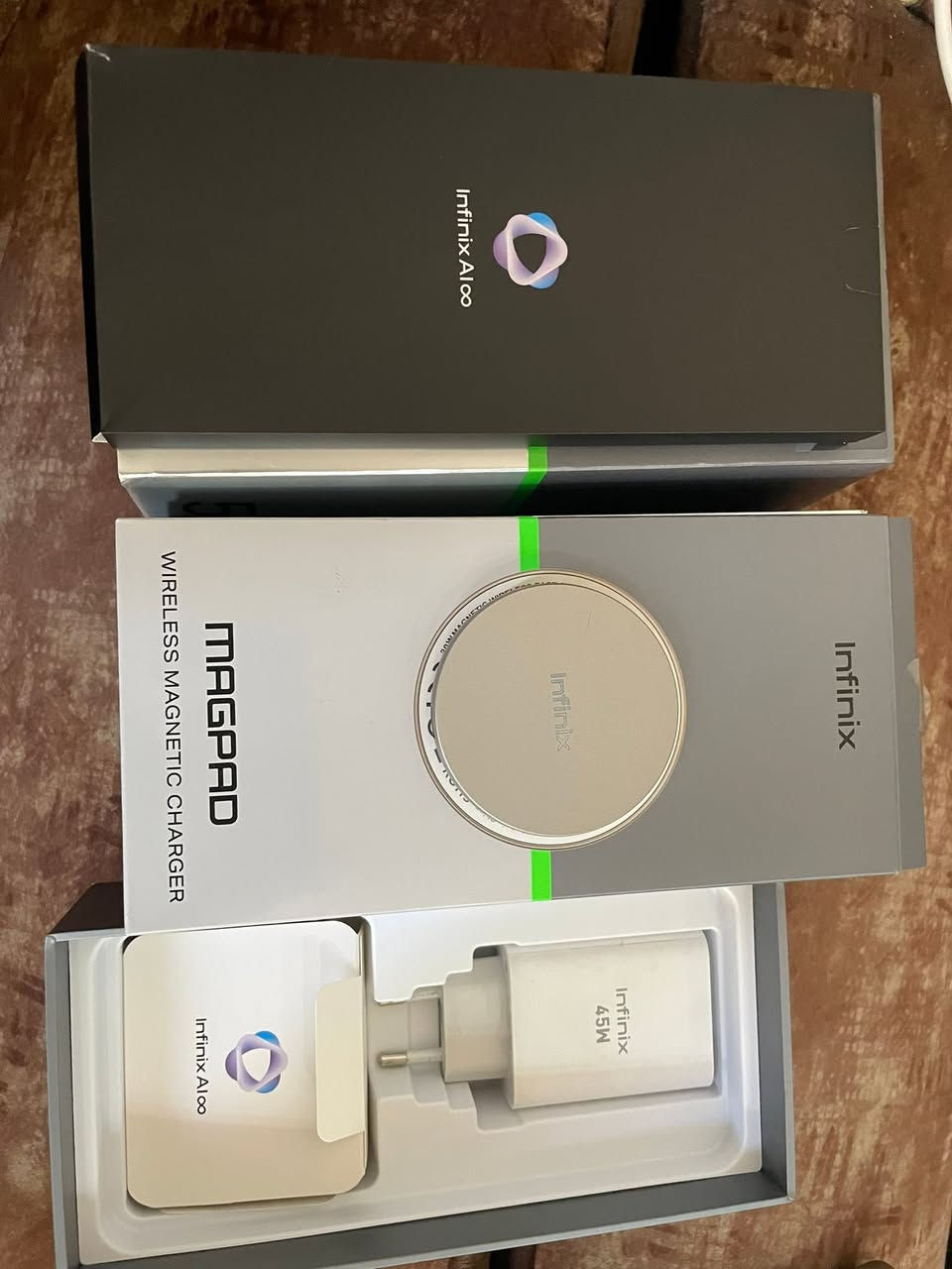 السلام عليكم للبيع جهاز infinix not 50
نظيف جدا استخدام قليل كما موضح بالصور
مع كامل ملحقاته شاحنة والسماعة والواير الاصلي والبوربانك الاصلي مال جهاز لاسلكي 

الجهاز ذاكرة 256 كيكا برام 16 كيكا 
معالج mediatek helio G100 ultimate قوي وسلس جدا بالاستخدام  والالعاب 
تشغيل 144 هيرتز بشاشة AMOLED 2160 Hz 
الجهاز بالكامل يدعم Ai 
سماعات محيطية استيرو من JBL 360
كاميرا أمامية بدقة 50 mp
تصوير الفيديو 2k 30 فريم 

يدعم الشحن السريع 45w 
بشحن لاسلكي 30w 
نظام تشغيل اندرويد 15 
وباقي المواصفات مذكورة بالصور 

السعر 250 العنوان بغداد الكرخ 
للتواصل والاستفسار الاتصال ***********
