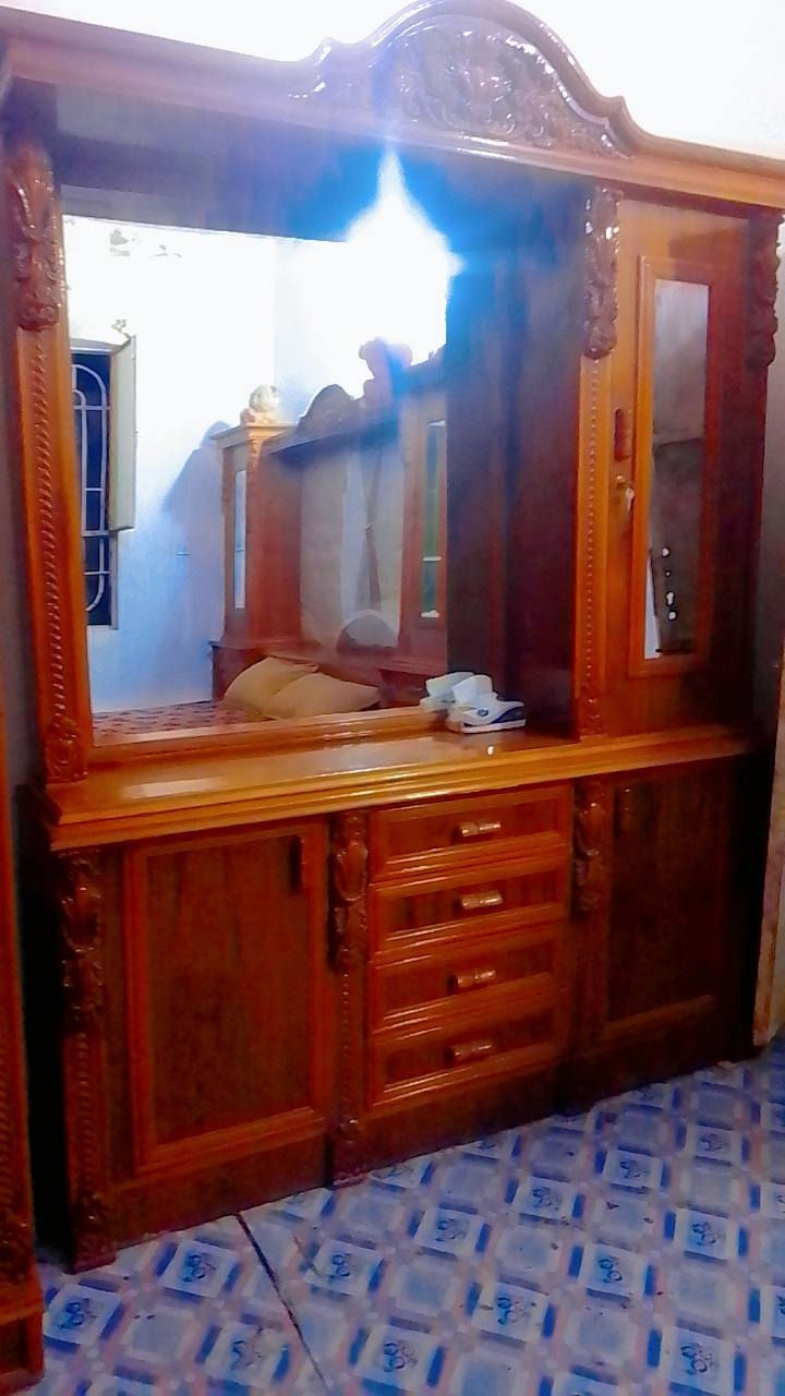 غرفة للبيع طابقين الارتفاع مترين و٨٠ سم السعر مليون و٣٠٠ وبيها مجال للتواصل ***********
