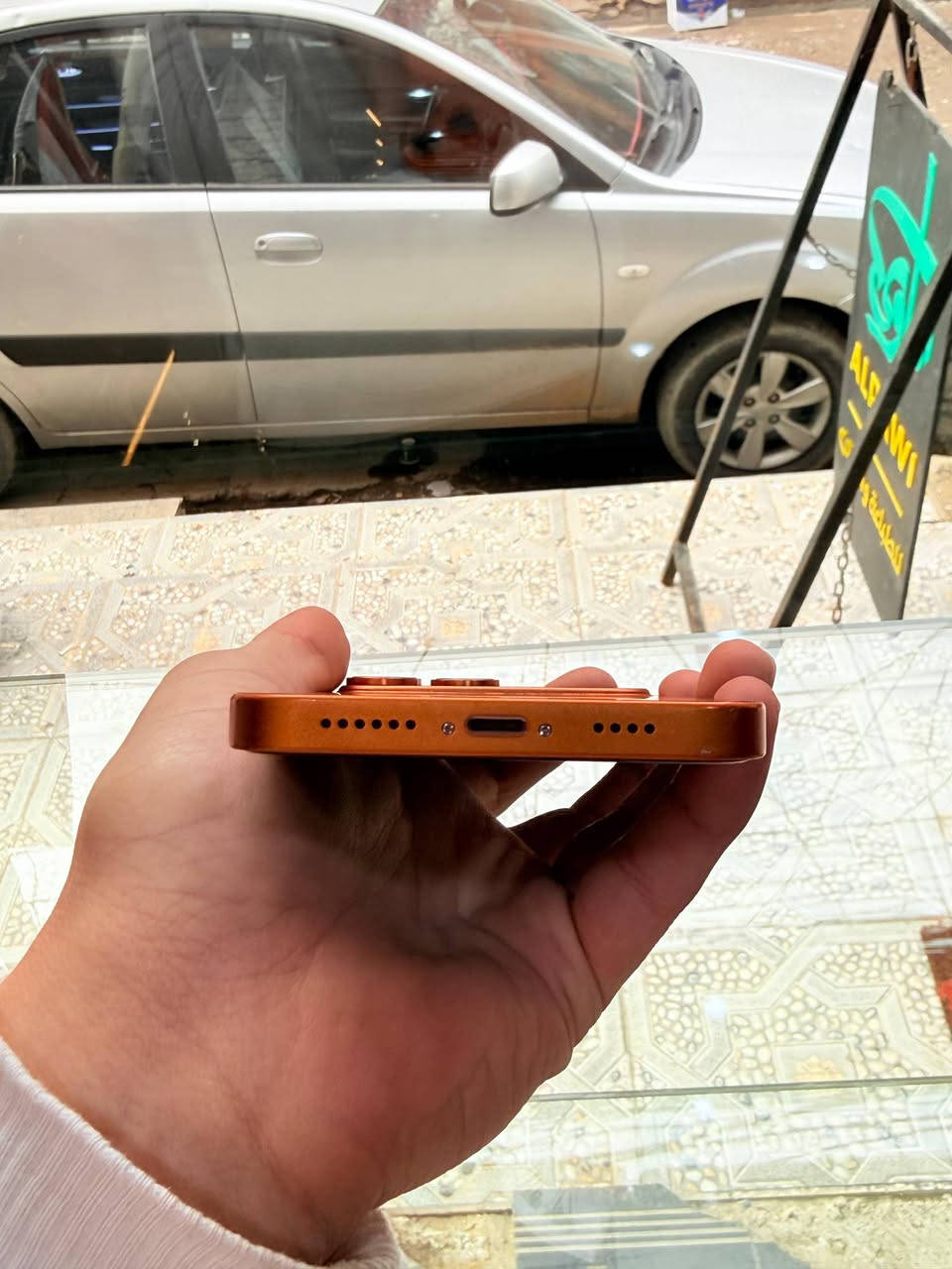 السلام وعليكم اكس ار محور 17 لوك جديد خدش ما بي   بطاريه 100 شاشه اصليه ما مبدل جهاز جديد وفول نضافه 99/: نضافه  سعرو ٢٥٠ وبي مجال ومراوس هم يرهم ***********
