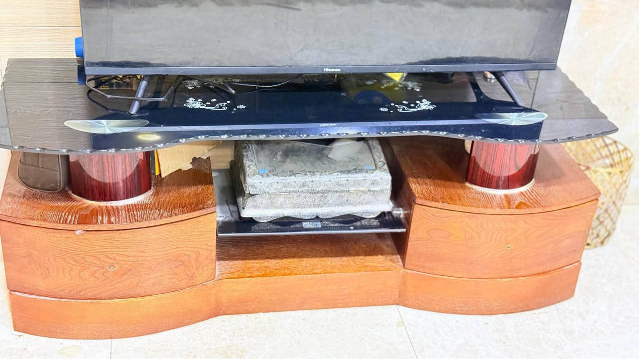 ميز تلفزيون نفس الصوره كلشي مابي اخو الجديد بي جرارت ثنين ناقصهن فقد ايد للجرارات النجف, العراق


**إذا كنت صاحب هذا الإعلان وتريد حذفه لأي سبب، رجاءا أرسل رسالة إلى الدعم الفني**