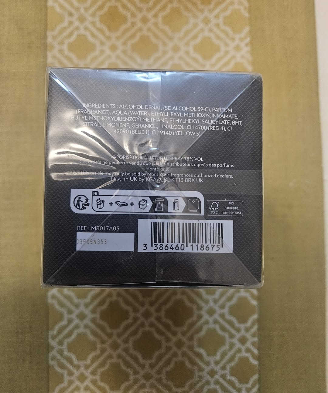 السلام عليكم
  MONTBLANC EXPLORER 200ML 
جديد غير مستخدم من السوق الحرة 
السعر 155 الف 
للتواصل *********** 
متوفر واتساب
