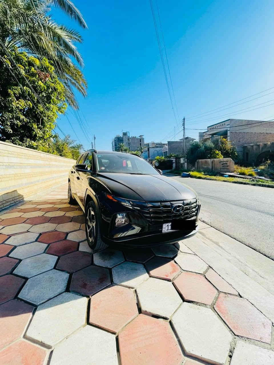 السلام عليكم ورحمة الله وبركاته 
هونداي توكسان موديل 2023 هايبرد امريكي 
حادث فقط البنيد ومبدل نفس اللون بدون صبغ السياره 
مواصفات السياره لمتد Vip اعلى مواصفات 
*بانوراما 
* بصمه . تشغيل عن بعد 
*تتقدم وترجع بالريموت (البصمه) 
*تبريد وتدفئه بالكشنات . ومقود تدفئه
* كير دكم . و4 انضمه بالكير 
* رادارات 360 درجه
* كامرات 360 درجه 5 كامرات
* سياقه ذاتيه . ونقاط عمياء 
* كشنات 2 كهرباء 
* حساسات اماميه وخلفيه 
* باب الصندوق كهرباء 
* شاشه ابل كار بلي بلادي حجم الكبير 
* شاحن لاسلكي 
* تحكمات بالمقود واوامر صوتيه 
* كشنات خزن (ميمري ) 
بعد هواي مواصفات لا تعد ولا تحصى
الاتصال *********** واتساب 
مكاني بغداد
