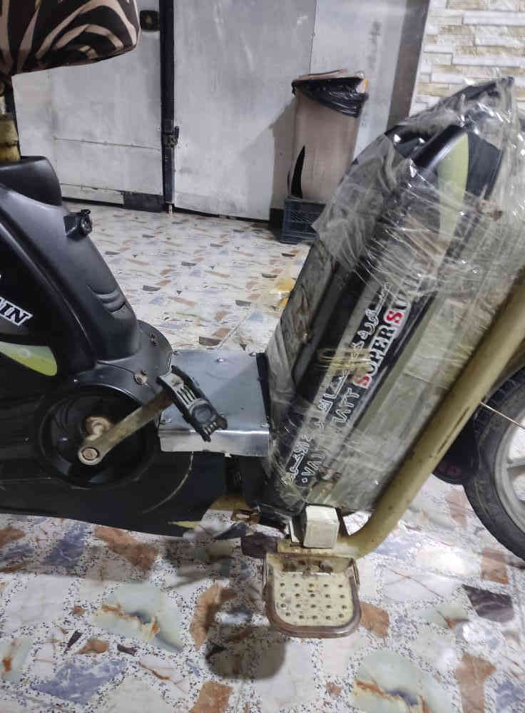 موطور شحن
بطاريات يمشنك فتره 
نضافه 75%
جمطه البطاريات شويه تعبانه
شاحنه وياه 
لايت شغال 
بريك شغال خلفي فقط
عنوان فلوجة شهداء قرب عماره الجنابي 
للتواصل *********** بيه واتساب 
غير متواجد على الفيس 
سعر 175 بيه مجال بسيط جدا حك الجيه 
ما تشتري لا تكسر حاجات الناس جزاكم الله خيرا 
وتحياتي للجميع
