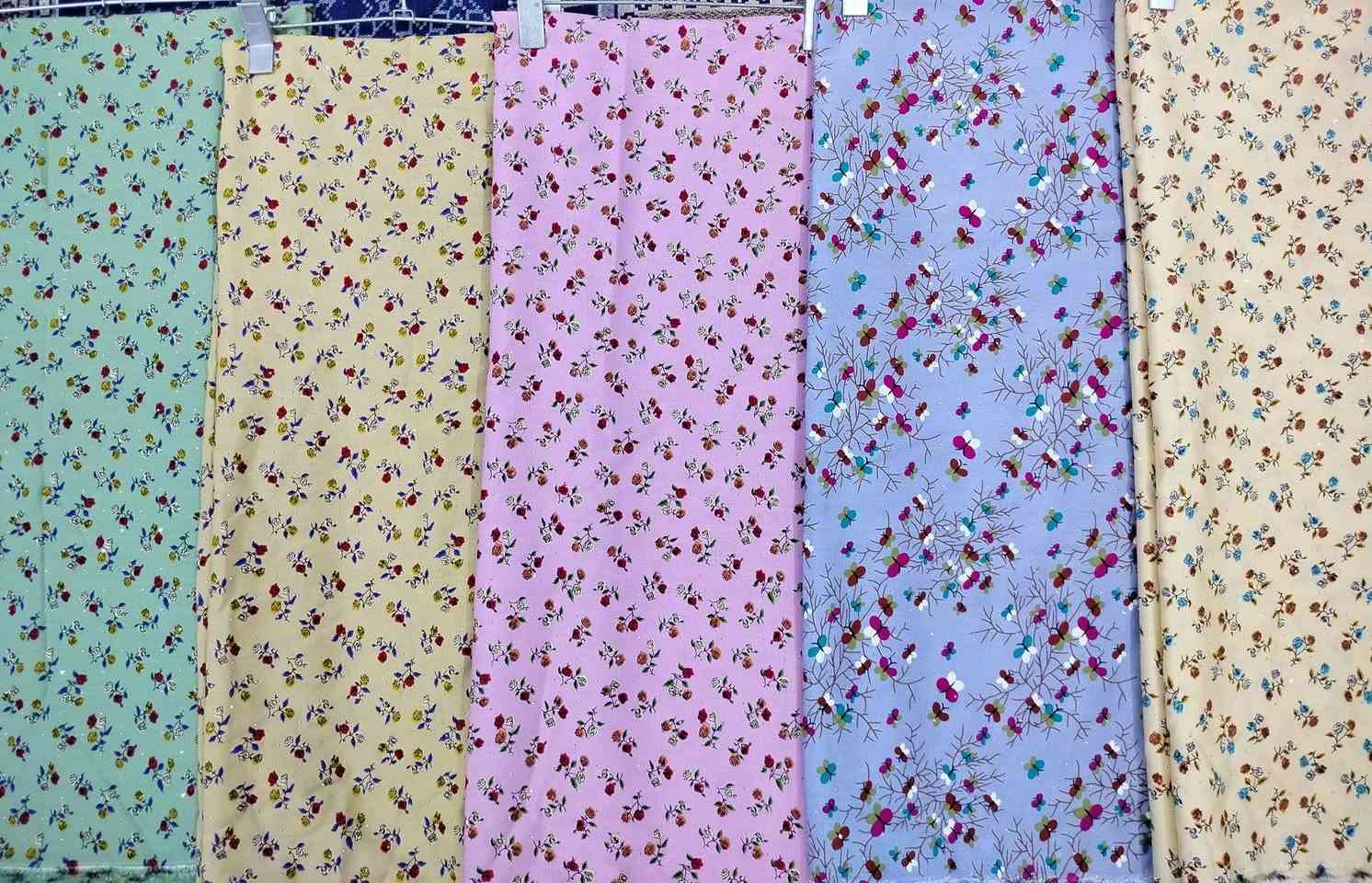 اللهم صلئ علئ محمد وال محمد 🤍✨
دلال وجمال مختلف.... من الاقمشة الجميلة بألوان مختلفة!
😍تحديدََامن كشمير إيطالي٬ درجه اولئ اذا كنت مهتم بالحجز تواصل علئ هذا الرقم واتساب:***********

...بألاضافه لذالك ٬تذكروا انة الأقمشه متوفره لكل ذواق 
توصيل داخل بغداد متوفر  🛵✨
