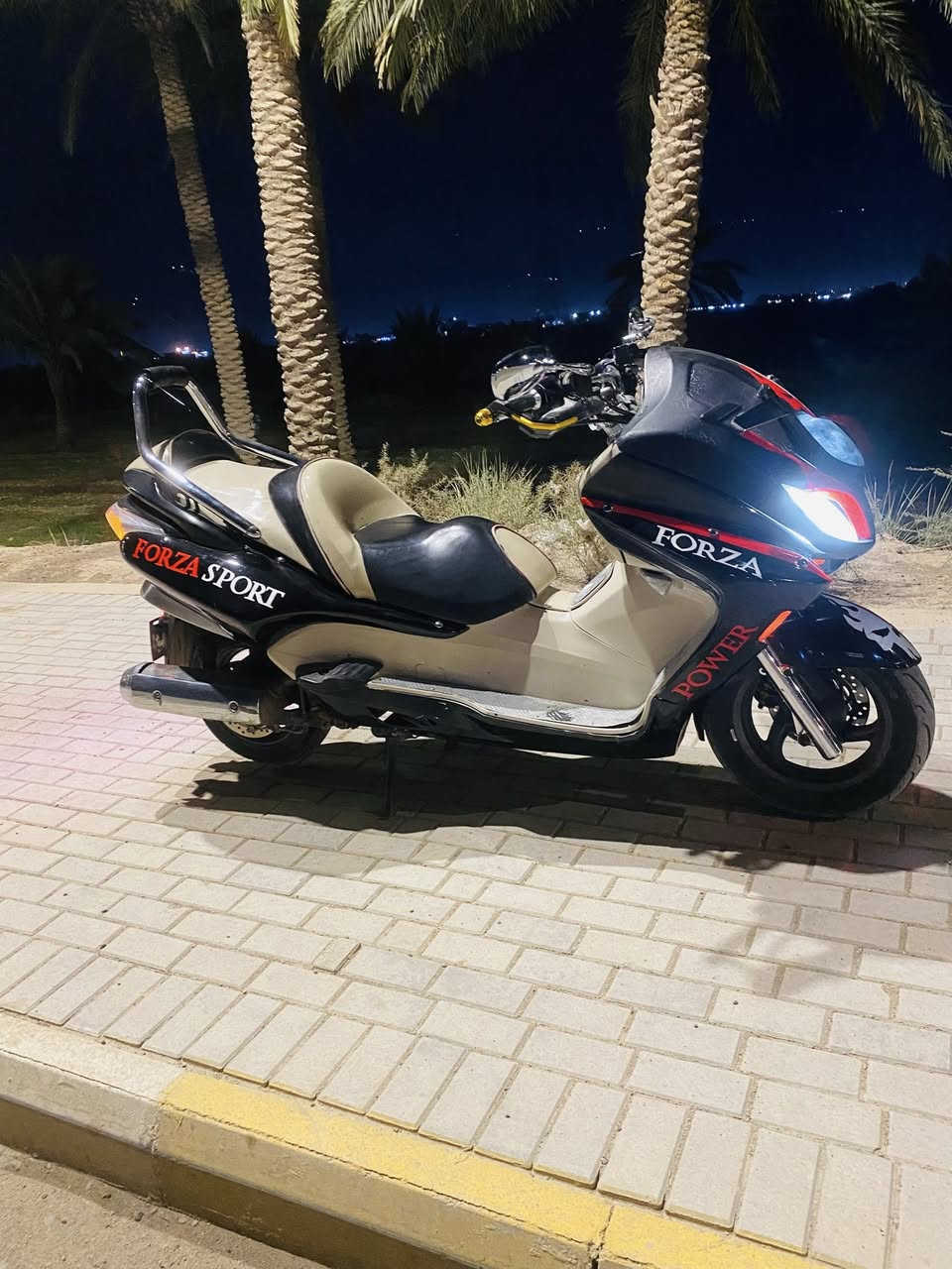 سلام عليكم 
فورزه 0/9 للبيع الدراجه كلها شغاله مزوده نيكل سستم كامل من كلشي باختصار كلها نيكلات ما اكدر اذكر كل التزويد البيها لان اطول داخل كريمي ماعوزها اي شي دراجه كامله مكمله
 محركها ممفتوح ولا ملعوب بيها كيرها شغال 
سعرها  خاص يعني كلش مناسب سعرها الشراي يتصل ويدلل 
عنواني كوت حي الحكيم***********
