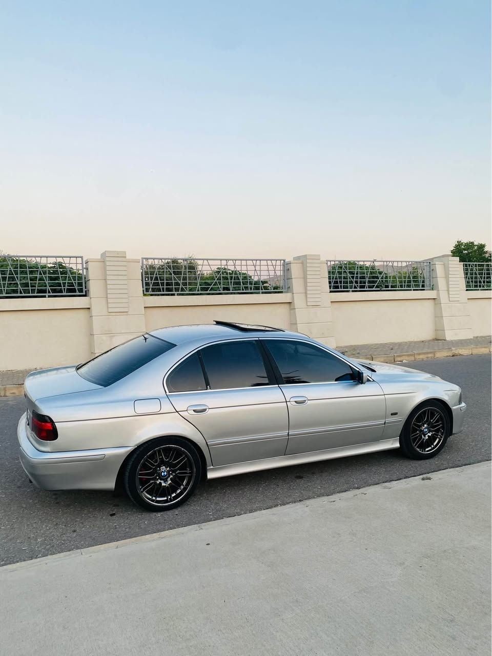 Bmw 530
موديل 1997
مه كينه 530 ده بل ديجيتال
گير توماتيك
گير و مه كينه بشه رت
سلايت
حيزام به خ
دعامي سينك و پشت m
ويل m5 حجم 18
سعر 55$
*********** زاخو, دهوك
