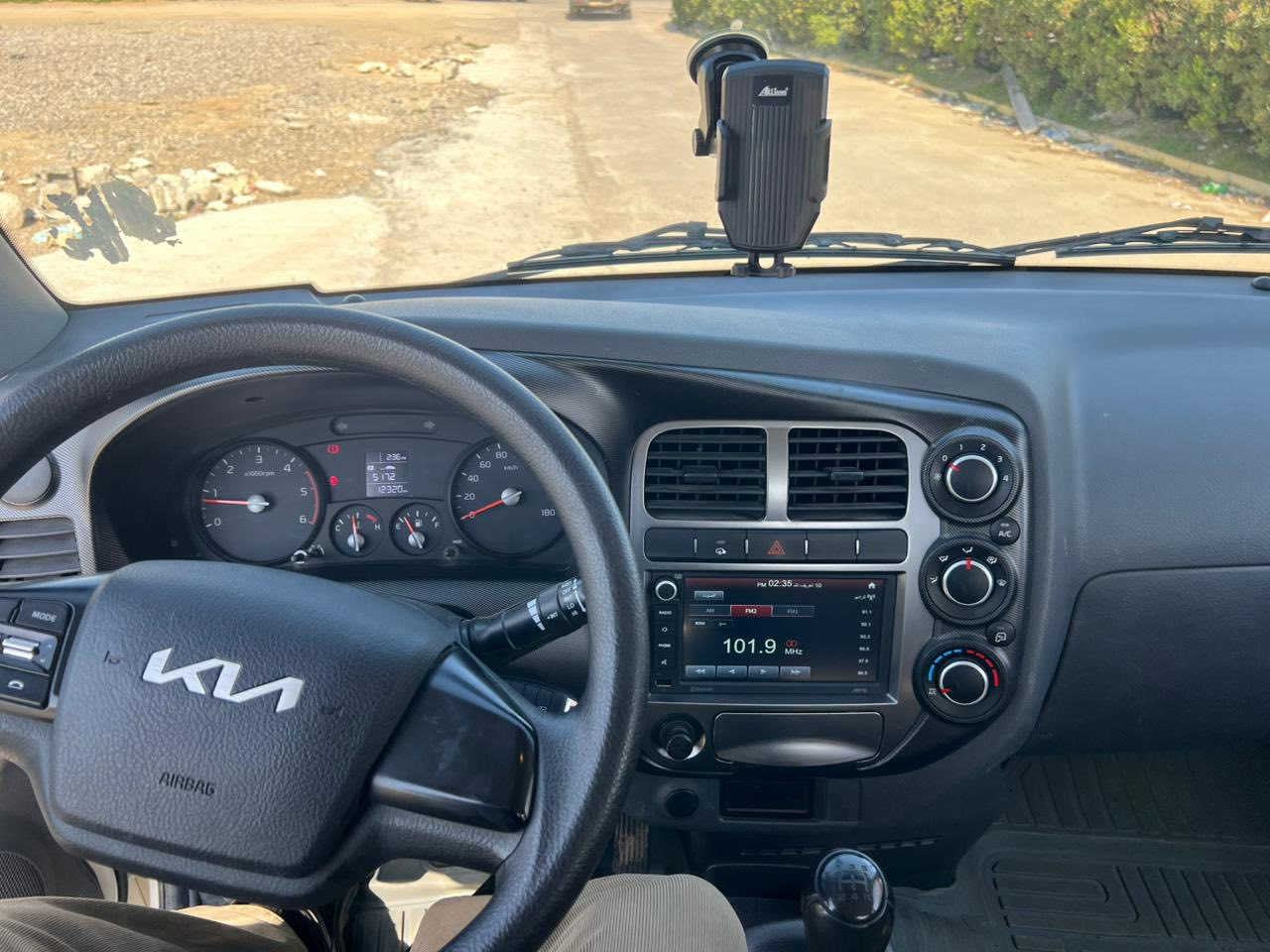 السلام عليكم ورحمة الله وبركاته 
Kia bongo حمل للبيع 
موديل 2025
ماشي 12000 الف
حجم محرك 2700 المرغوب
شاشه  ايباد و كامره خلفي
نضام بريك ABS
السياره كلش نظيف و مابي شي 
مكان السياره اربيل
رقم اربيل و دينار مصرف مابي  
السعر 175$ بي مجال
*********** واتساب
