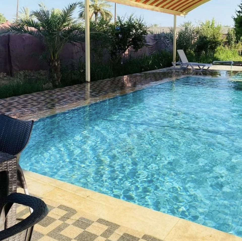 مزرعة ساندي بيل الترفهيه للايجار
تحتوي على 
بيت مؤثث كامل 2 غرف نوم🎪🏡🏠
صالة كبيرة🏠
مطبخ جاهز مع الأواني 
مسبح كبير 🛝🌊
مسبح صغير الأطفال 🏖  
حديقه  🏕
مكان للشواء 🔥🔥🔥
يتوفر كهرباء على مدار24ساعه 🚥🚥
كراج للسيارات 🚙🛻
ألعاب 
بليارد 🎱 
فيشة 🎖
الاتاجير نهاري وليلي ويوجد مبيت 🌕☀️🌛🌛
المكان صلاح الدين. قضاء بلد 
للحجز الأتصال 
***********
 متوفر واتساب ايضا
