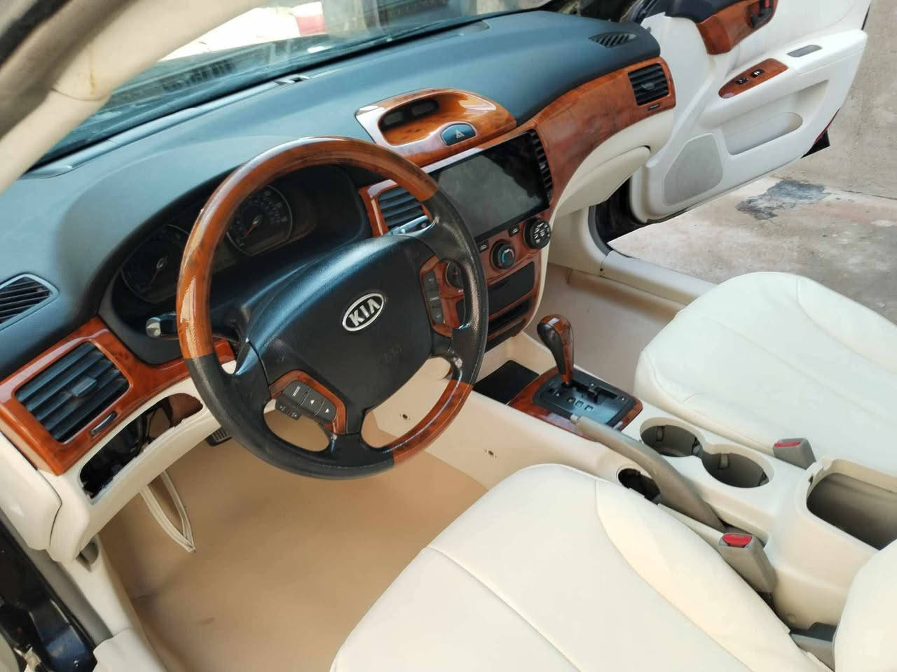 تحديث غرفه كامله لسياره كيا اوبتيما مع سستم صاج ملكي طباعه مائيه من قبل دوشمه ابو  حسين الصرايفي العنوان كوت شارع النفط موبايل ***********........***********
