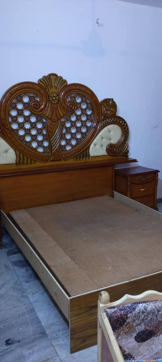 غرفة نوم كلش نظيفه صاج داخل وخارج السعر 600وبيها مجال مكان بغداد كفائات السبديه ***********رقم موبايل
