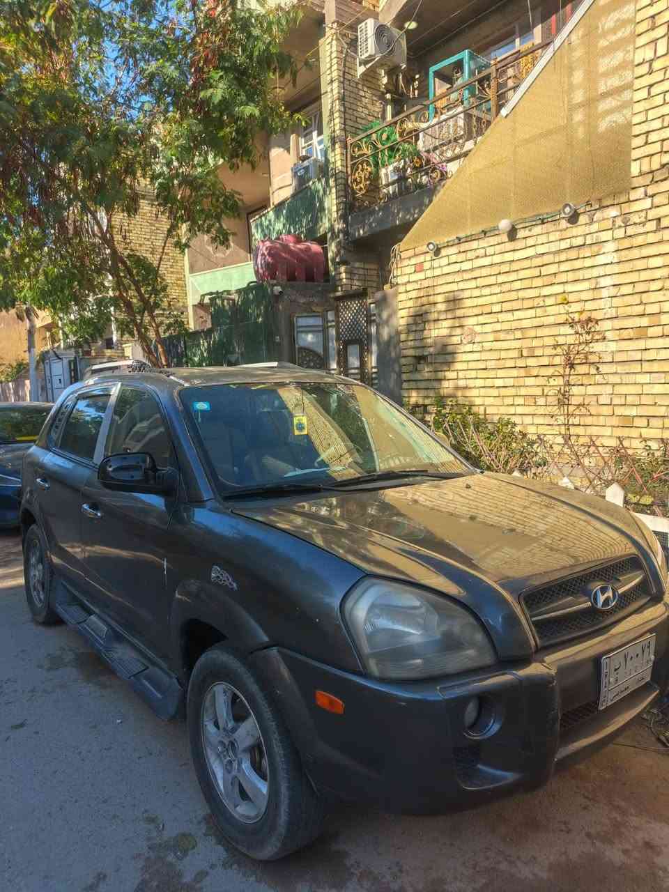 هونداي توسان 2007 بسمي السياره  رقم مميز محرك 2000 كلها شغاله مابيها اي نقص مصبوغه عام وارد امريكي 75 وبيها مجال 
‏‪***********‬‏  مكاني بغداد الدولعي
