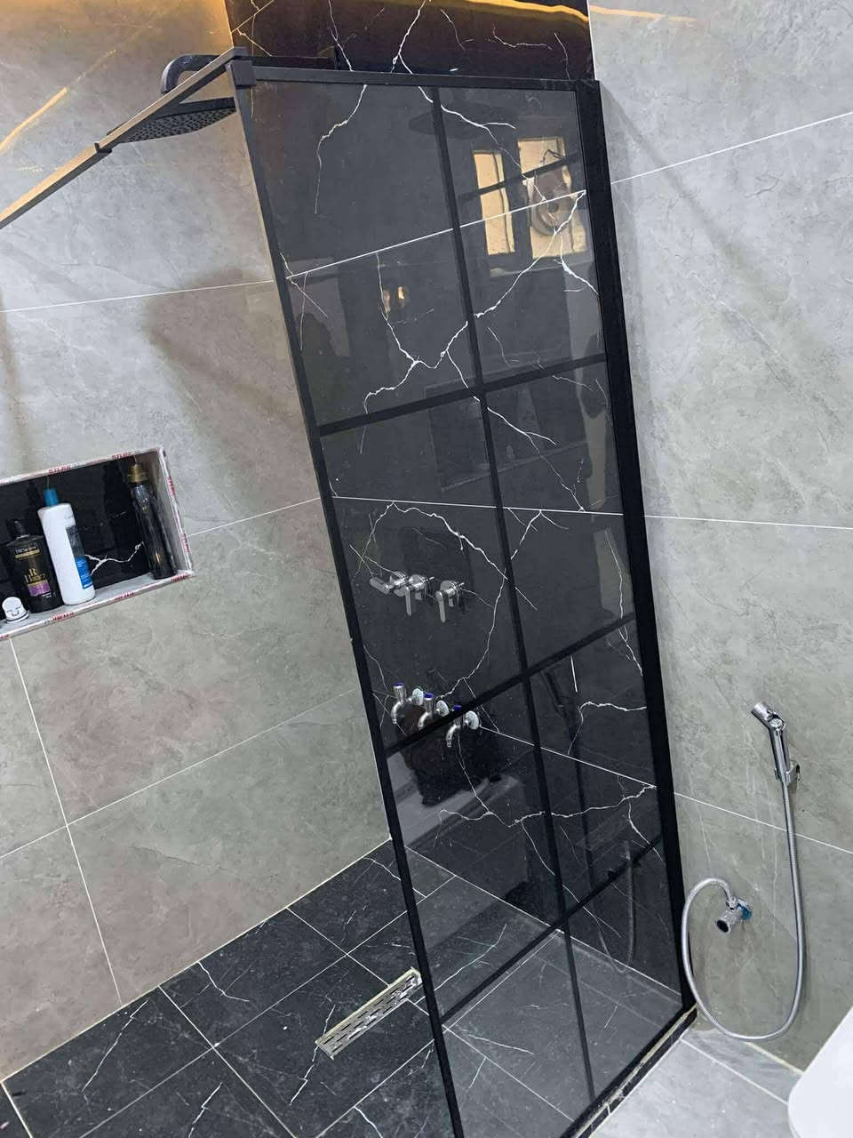 تريد احد يرمم بيتك؟
نحن في كادر الاخوين نؤمن بأن الترميم ليس مجرد إصلاح، بل هو فن لإعادة الحياة إلى منزلك. نقدم خدمات ترميم متكاملة بأعلى معايير الجودة، بدءًا من التقييم الدقيق للمشاكل وحتى التنفيذ المتقن. فريقنا المتخصص يمتلك الخبرة والكفاءة اللازمة للتعامل مع كافة أنواع الترميمات، سواء كانت بسيطة أو معقدة. نستخدم أحدث التقنيات والمواد لضمان تحقيق أفضل النتائج التي تدوم طويلًا. تواصلوا معنا اليوم لفحص مجاني للمنزل، للتواصل يرجى ارسال رسالة او الاتصال على الواتساب👇 
***********
*********** واتساب 
اعمالنا في بغداد فقط
