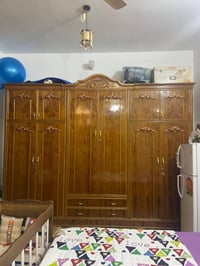 غرفة خشب • نظيفة • للبيع