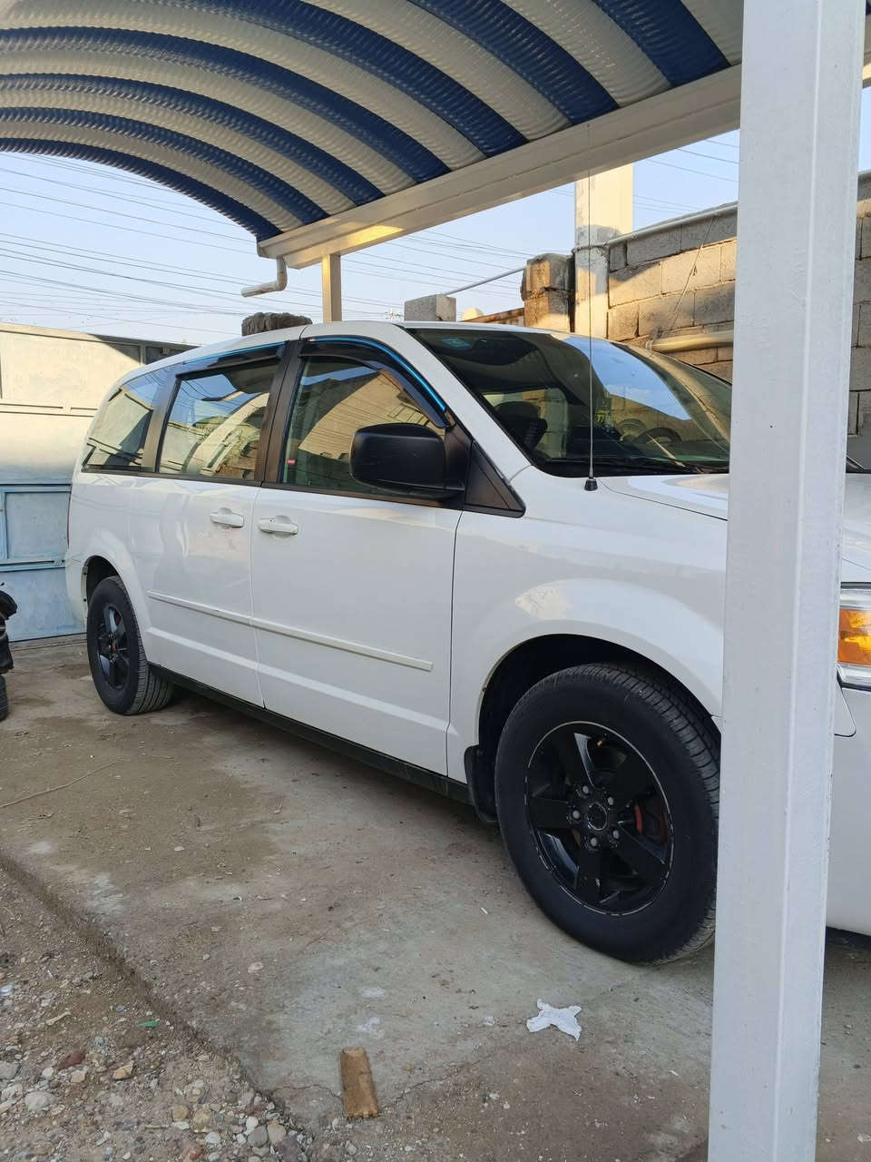 دوج كرفان 2009 
مكينه (3300) v6 صار 10 ايام من شادهة 
وكير خير من الله 
السياره جاهزة ونضيفة وموجود سونار بيهة 
تحويل ثاني يوم  مشروع وطني 
باتري جديد 
تخم تايرات جدد
بيبان كهربائيات (سلايت ) 
عدد الكراسي 9 راكب 
مكان ميسان علي الغربي
السعر (120) وبيهة مجال 
الاتصال ***********
***********
 واتساب هذا الرقم ***********
