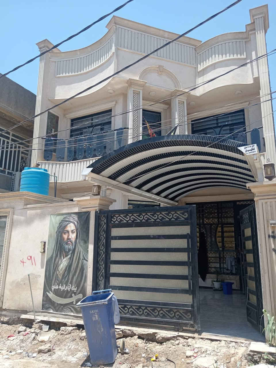 السلام عليكم

دار للبيع طابو صرف
حلة شارع ٨٠
مقابل الموارد المائية
قريب جدا من الشارع العام ٥٠م
طابقين بناء حديث
طابق ارضي غرفة نوم وصاله ومطبخ وكيلدور وكراج سيارة وحديقة
طابق ثاني ٢ غرفة نوم وهول ومجمع صحيات
مساحة ١٥٠ م واجهة ١١م ٧ونص
السعر ٢١٠مليون بي مجال اومراوس داخل الحلة 
للاستفسار***********
***********
*********** ابواحمد لبيع وشراء العقارات في بابل مكتب البيت الأمين حلة نادر الأولى قرب آسواق الجمل ملاحظة نستقبل جميع عروض البيع والشراء والايجار الرهن
