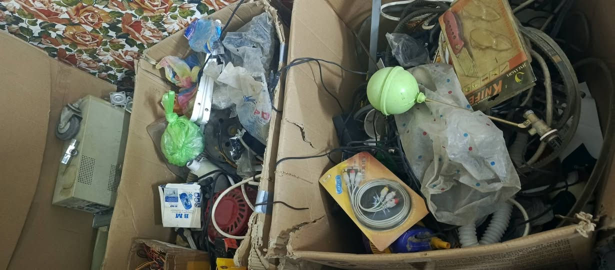 شلعة مواد انشائية مال تعزيلة محل بيهن جديد بالباكيت بيهن فتنكات غراض منوع السعر 600 وبيهن مجال بسيط
المكان الشعب 
***********
