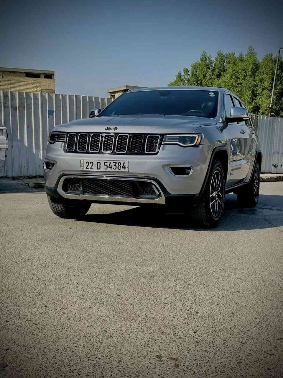 السلام عليكم
للبيع جيب لاريدو كراند شيروكي 2017 (تو ويل) وارد امريكي حادثها دعاميه خلفيه فقط صبغ وبيها بارد بل جاملغ الايسر فقط رقم اربيل هزه جديده صدر جديد مكينه وكير كفاله السونار مرفوق بالصور
السيارة باسمي تحويل ثاني يوم

مواصفات السيارة 
نسخه 1941 
بانوراما ع طول سياره
شاشه جبيره
بصمه ابواب وتشغيل
(((تو ويل )))مو (((فور ويل)))
تشغيل عن بعد
توقف تلقائي
حساسات 
كامرا خلفيه
تدفئه تبريد بلكشنات والستيرن
تبريد قطعتين
وبعد بيها مواصفات

السعر 237$ يعني دفترين و37 ورقه وبيها مجال
مكاني الشعب شارع الاسواق المركزيه 
للاستفسار اكثر *********** اتصال
                      *********** وتساب
